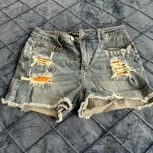 Judy Blue sunflower patch Jean shorts large